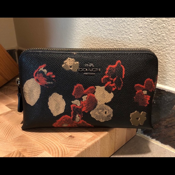 Coach Handbags - Coach makeup cosmetic bag